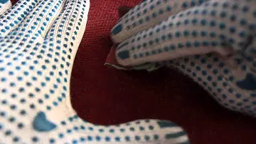 Усиленная искусственная замша для сидений.